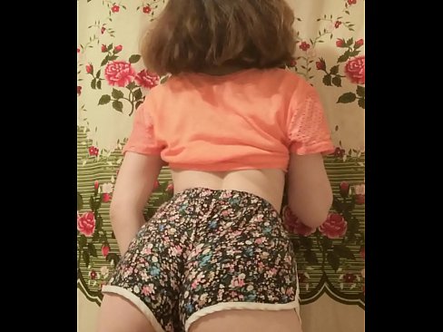 ❤️ Sexy ung babe tar av seg shortsen på kamera ❤❌ Vakker porno hos oss no.pornsexphoto.ru ﹏